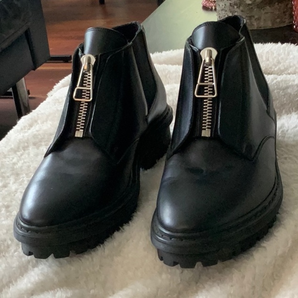 Balenciaga boots. Woman